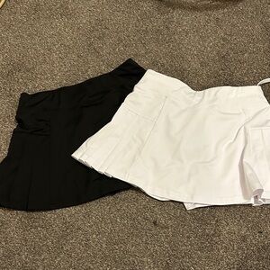 *DONATED* Black and White Pleated Skorts Golf/Tennis